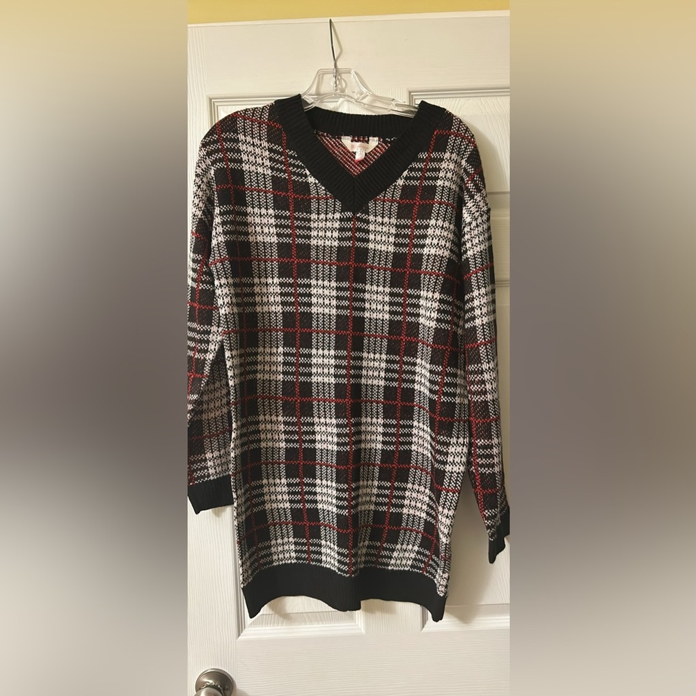 No Boundaries Women’s Plaid V-Neck Sweater Dress - Black, Red, White
